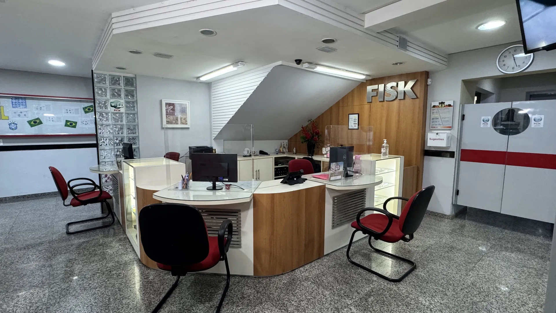 Recepção e área de atendimento da Fisk Aldeota